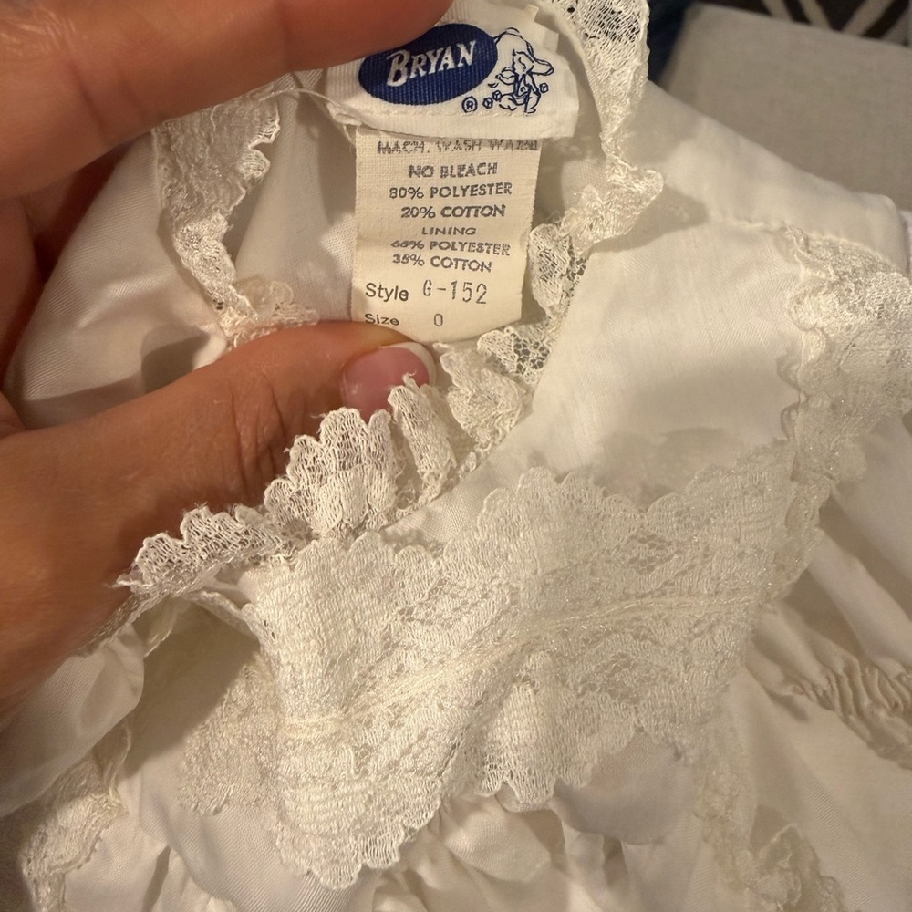 Vintage Elegant White Lace Kids Dress with Bonnet - Picture 2 of 10